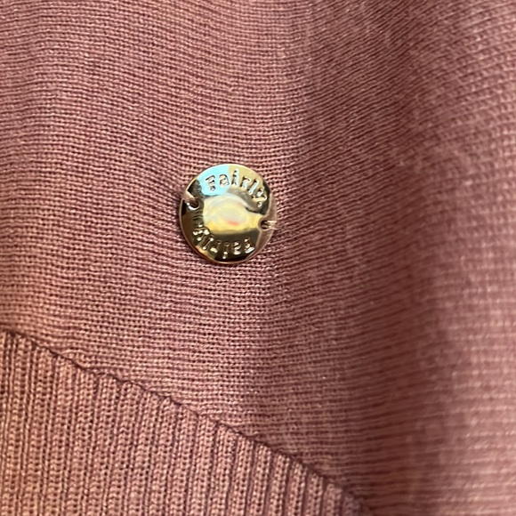 Fairly Long Sleeve Dolman V - Neck Size: 4 - Picture 3 of 9